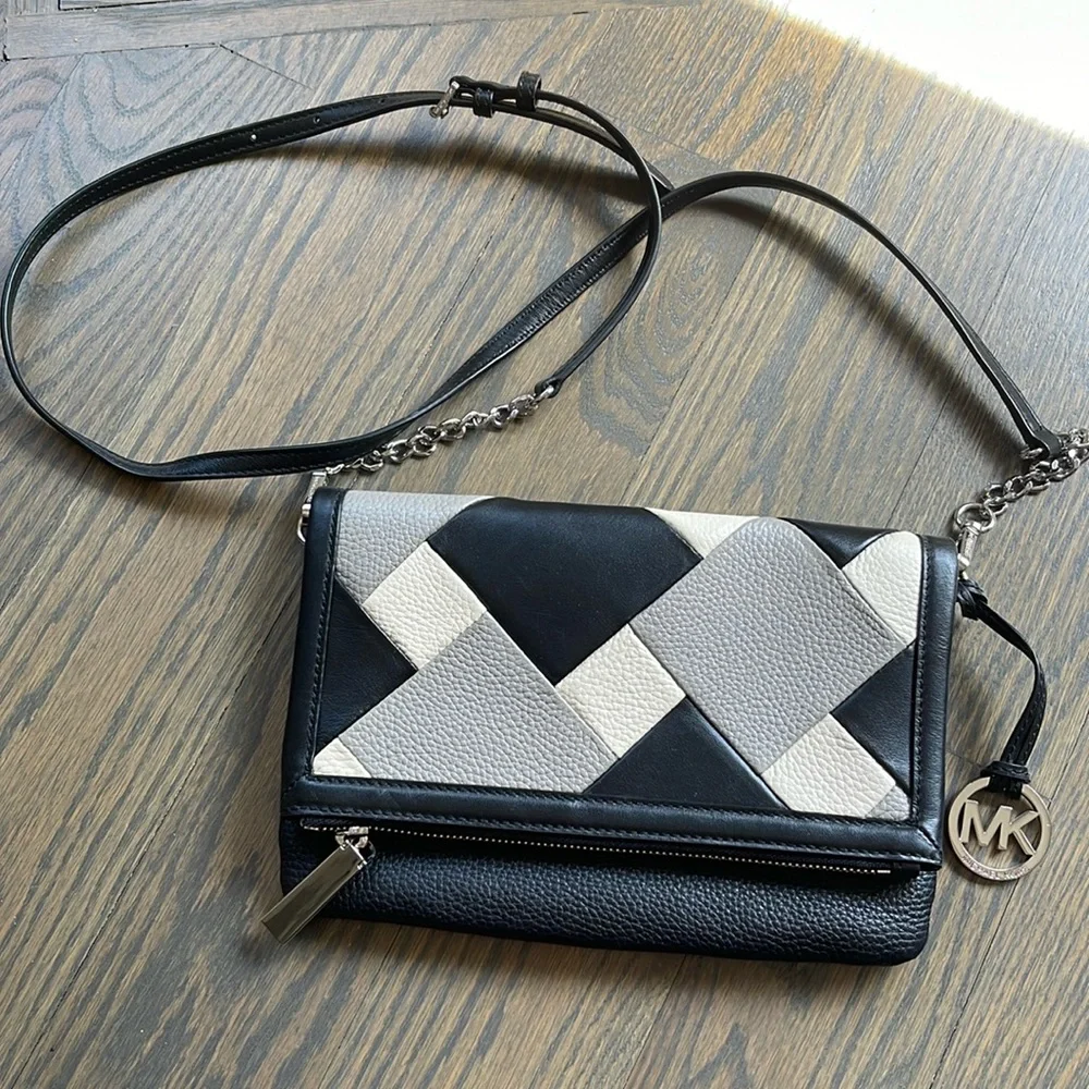 Women’s Michael Kors Black/Gray/White Leather Crossbody Clutch Bag